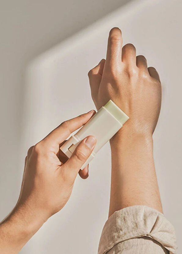 Beauty Of Joseon Matte Sun Stick Mugwort + Camelia SPF50+ PA++++ Mat Bitişli Yüksek UV Korumalı Güneş Kremi 18 gr   - 2