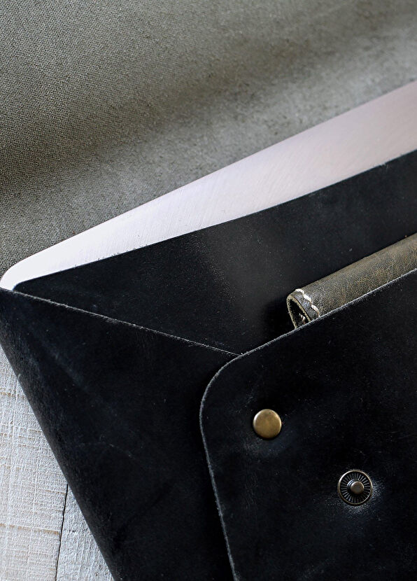 Roarcraft MacBook Air 13" Siyah Deri Kılıf Çanta - 2