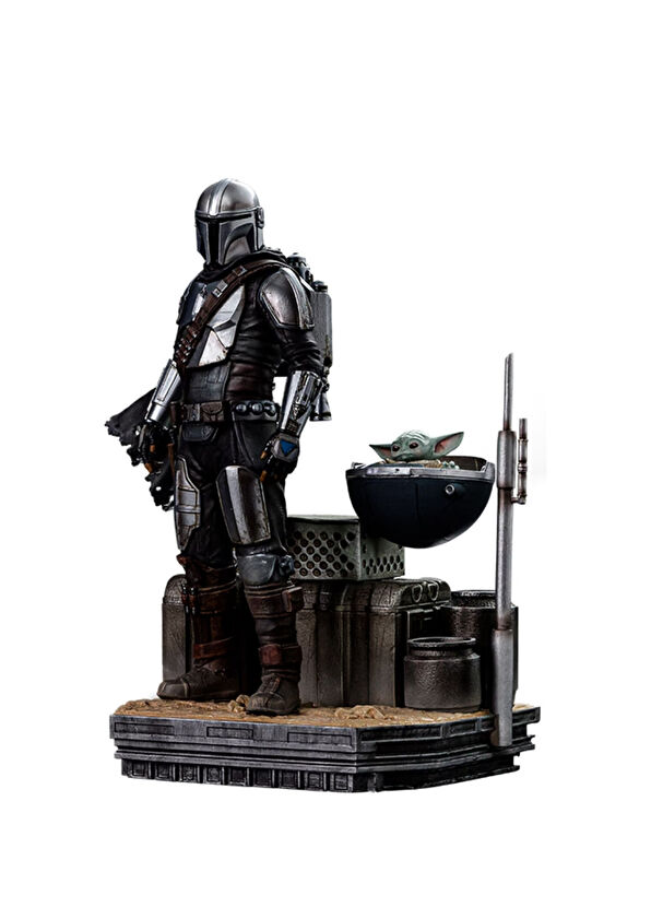 Star Wars Star Wars: The Mandalorian Din Djarin and Din Grogu Limited Edition Heykel - 1
