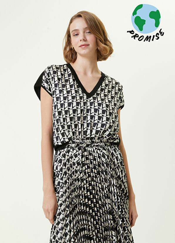 Beymen Club Ekru Siyah V Yaka Logo Desenli Kazak - 1