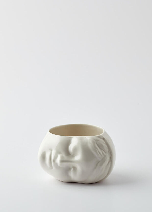 Maji Atelier Uyuyan Güzel Porselen Fincan ve Krem Rengi Dekoratif Yastık - 2