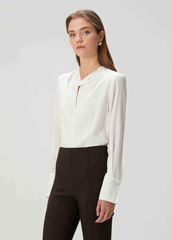 Kırık Beyaz Burgu Detaylı İpek Bluz - Görsel 5