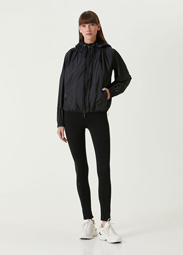 Siyah Kapüşonlu Yağmurluk - Görsel 3