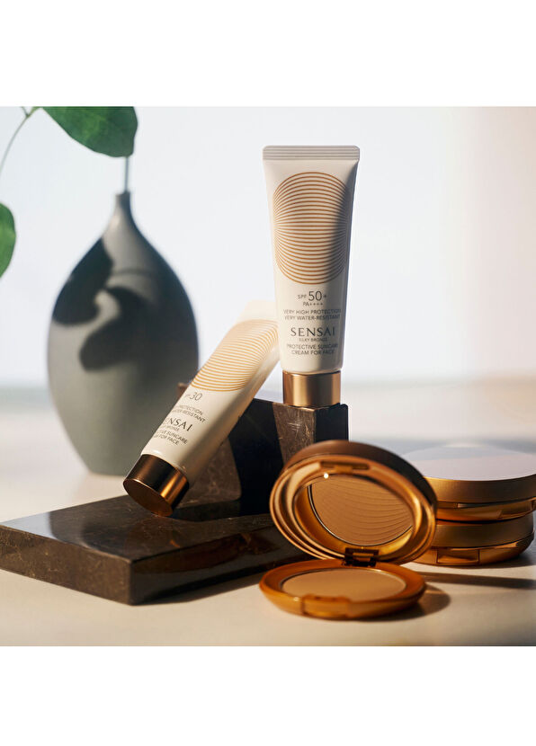 Sensai Silky Bronze Natural Veil Compact SC04 - 4