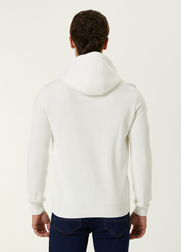 Beymen Club Beyaz Kapüşonlu Piksel Kaz Nakışlı Garnili Kazak - 4