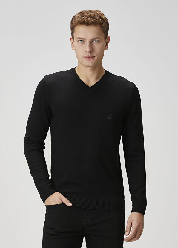Beymen Club Black V-Neck Logo Embroidered Sweater - 1