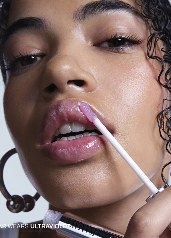 Isamaya Lip Lacq Ultraviolet - 2