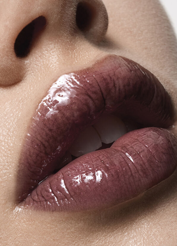 Isamaya Lip Lacq - Black Veil - 4