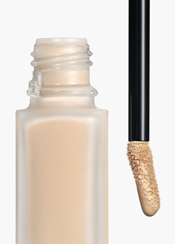 CHANEL Ultra Le Teint Le Ultra Kalıcılık Fondöten - 2