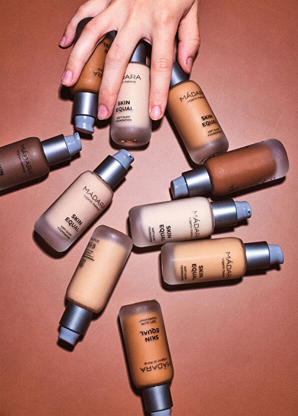 Mádara Skin Equal Soft Glow Foundation Ivory Doğal Işıltılı ve SPF20 Korumalı Fondöten 30 ml - 4