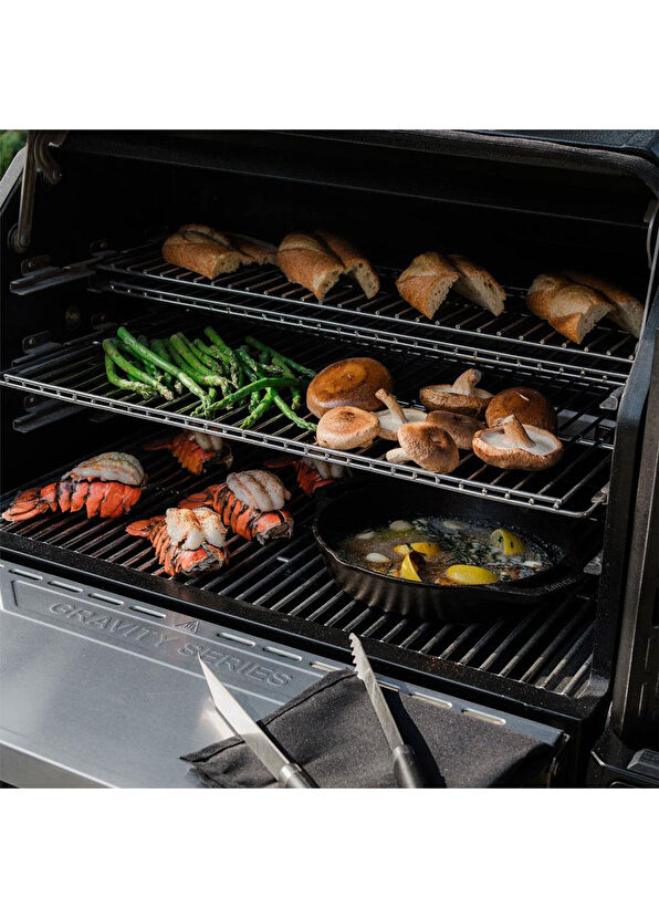 Masterbuilt Gravity Series XT Digital Charcoal Smoker Barbecue - 3