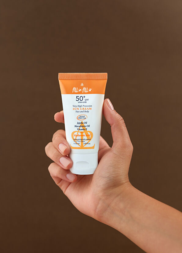 All in All is Hyalüronik Asit ve Jojoba Yağı içeren SPF50+ Tüm Ciltler Için Yüksek Korumalı Güneş Kremi 50 ml - 2