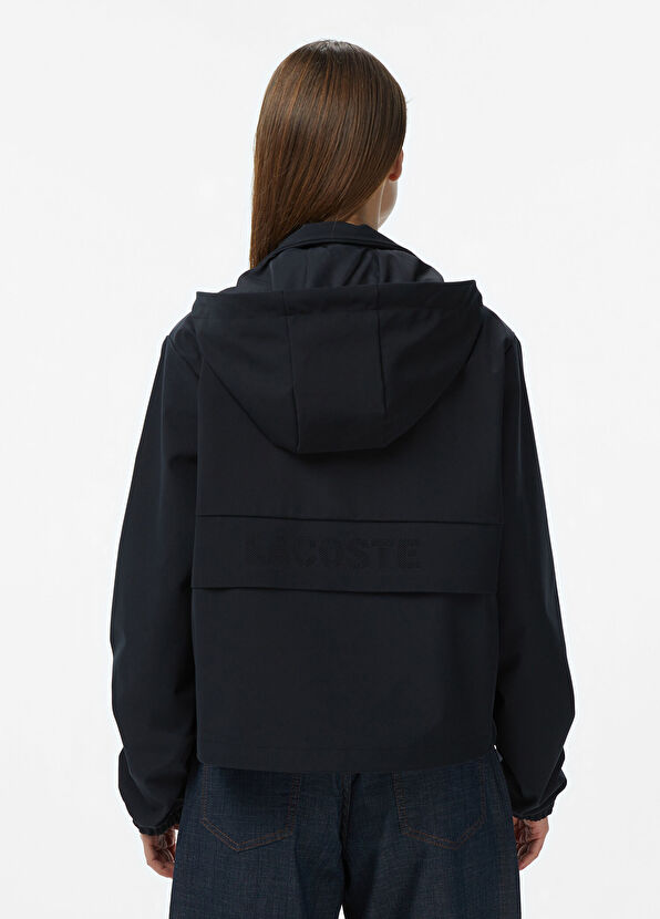 Siyah Baskılı Kapüşonlu Regular Fit Kadın Yağmurluk - Görsel 3