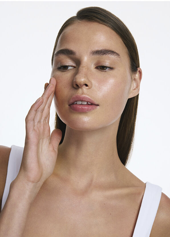 INO Beauty Ruby Gold SPF15 Işıltılı Nemlendirici Makyaj Bazı ve Yüz Kremi 50 ml  - 2