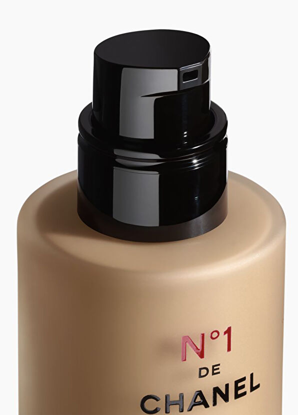 CHANEL N°1 De Chanel Revitalizing Foundation B70 30Ml - 2