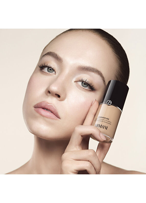 Giorgio Armani Luminous Silk Fondöten 6.5 Işıltılı Doğal Bitişli - 4