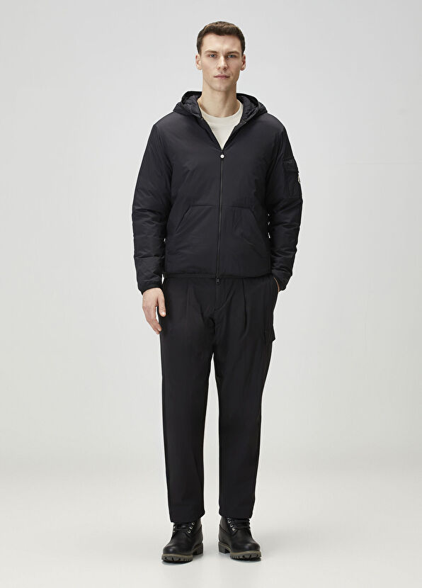 Siyah Kapüşonlu Mont - Görsel 3