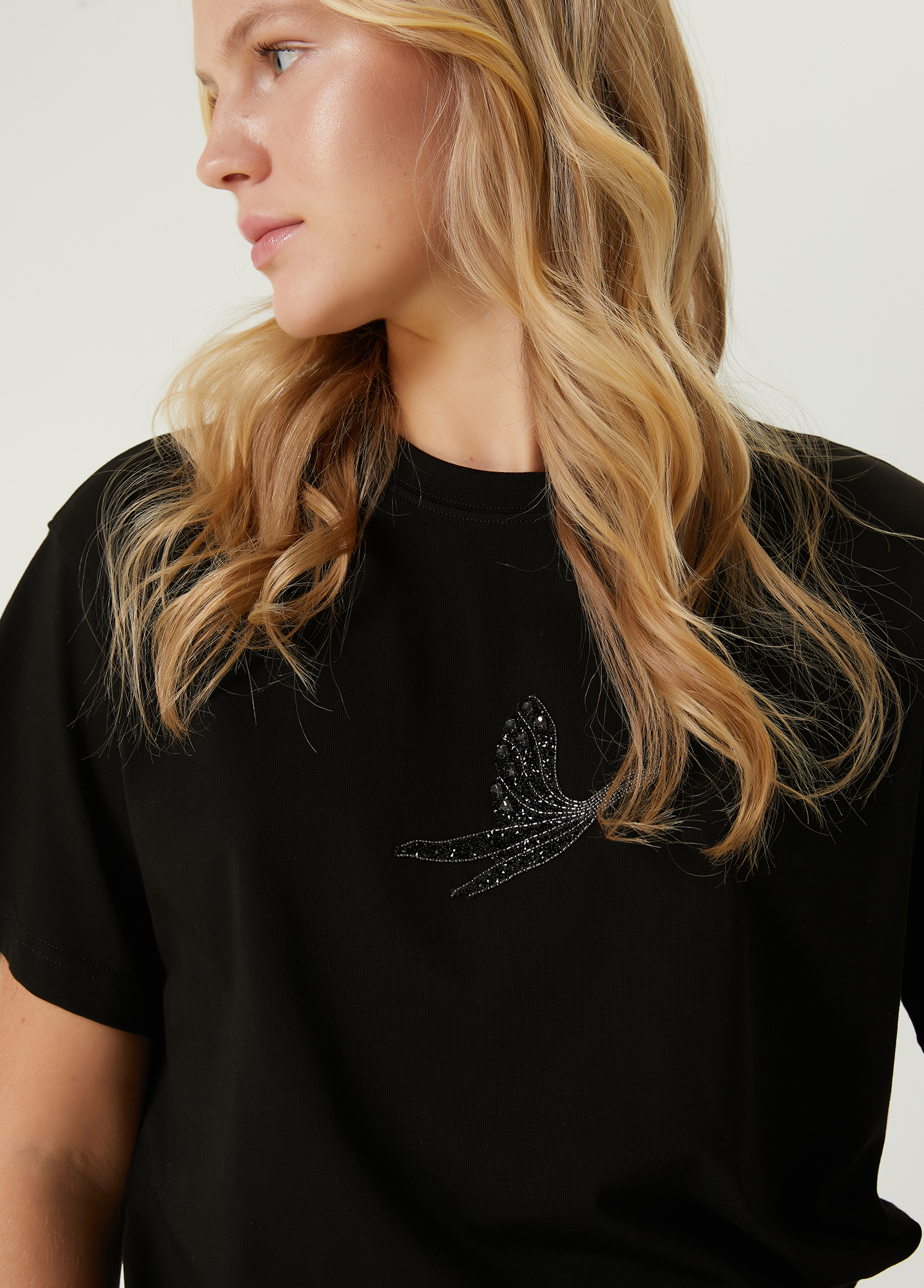 Siyah Taşlı Logo İşlemeli T-shirt_1