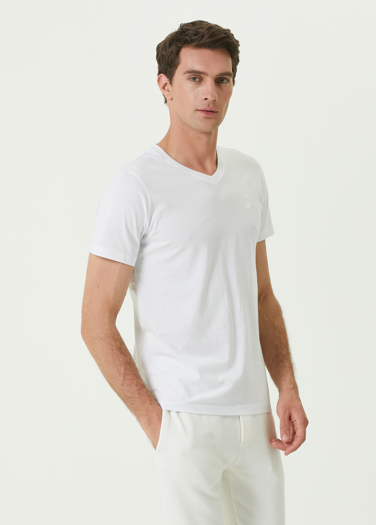 Beyaz V Yaka Basic T-shirt