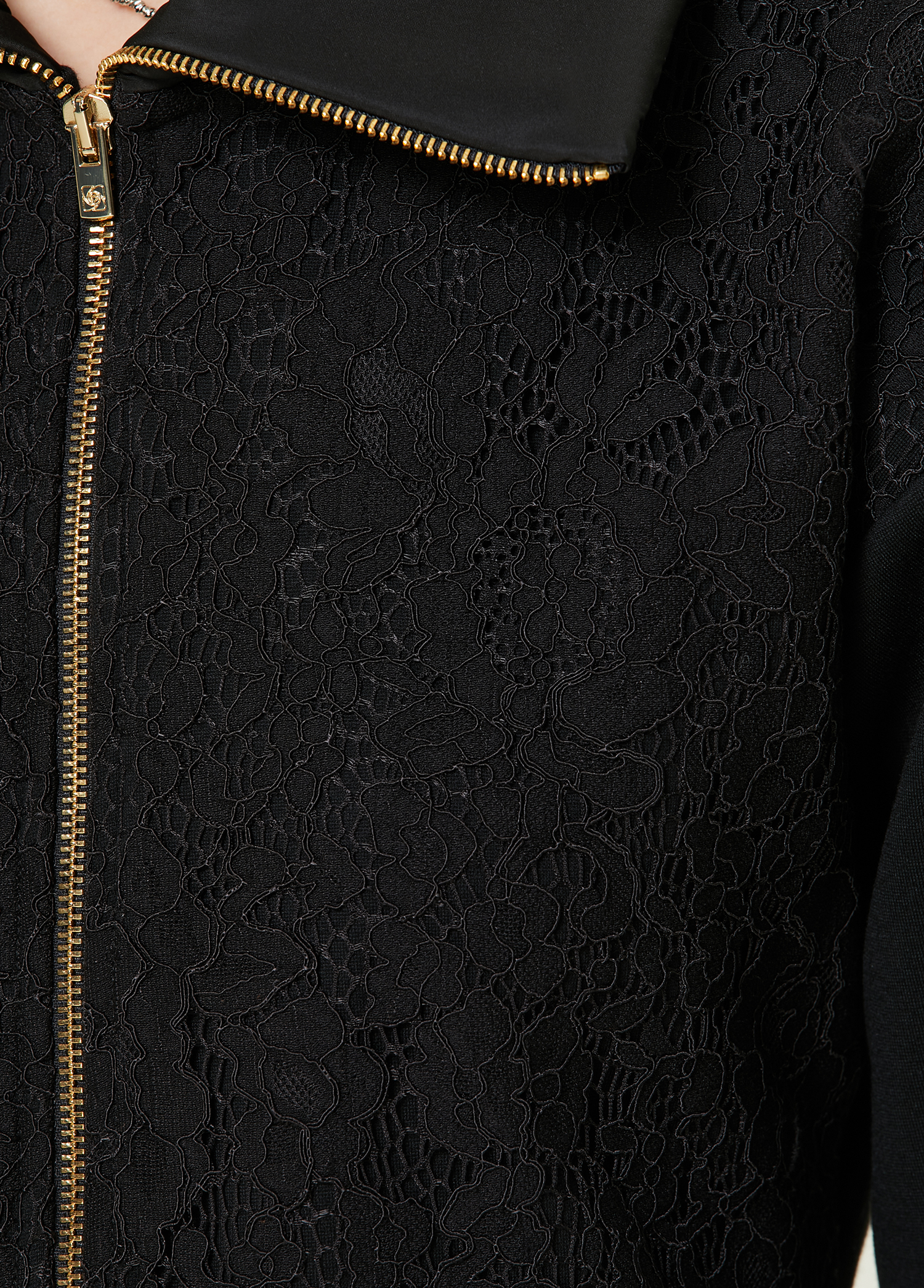 Beymen Siyah Dik Yaka Dantel Garnili Sweatshirt. 4 Beymen Siyah Dik Yaka Dantel Garnili Sweatshirt. 4