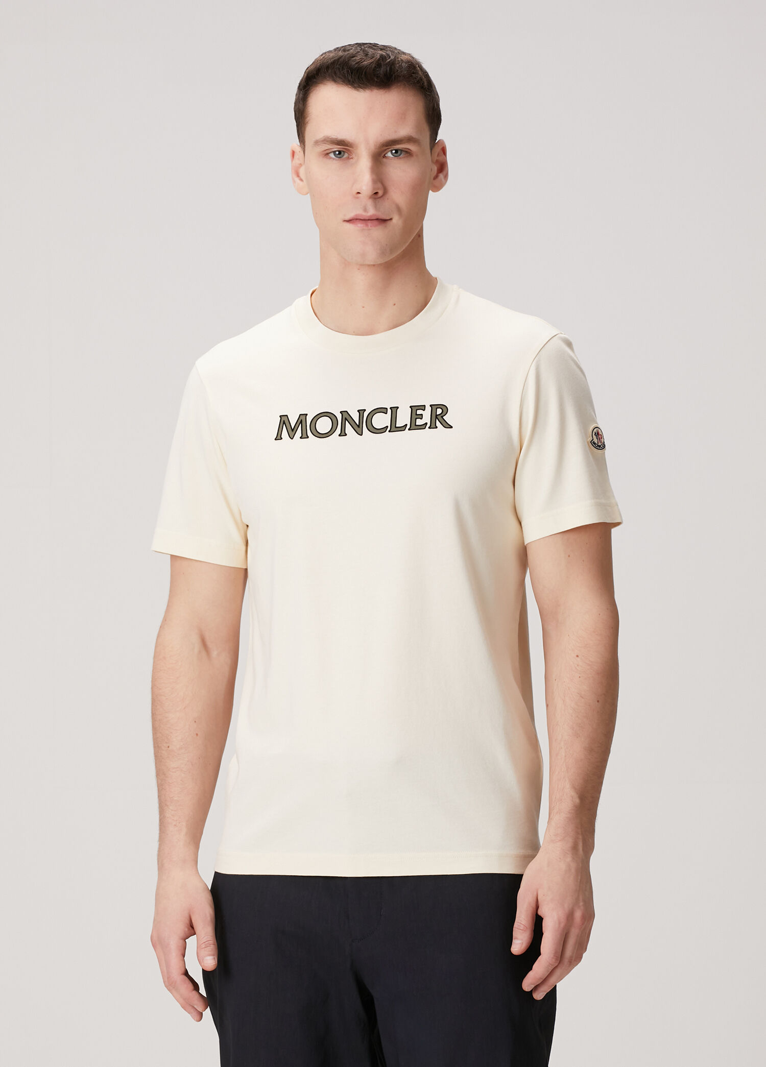 Moncler Kırık Beyaz Erkek Kırık Beyaz Logo Nakışlı T-shirt 1892878