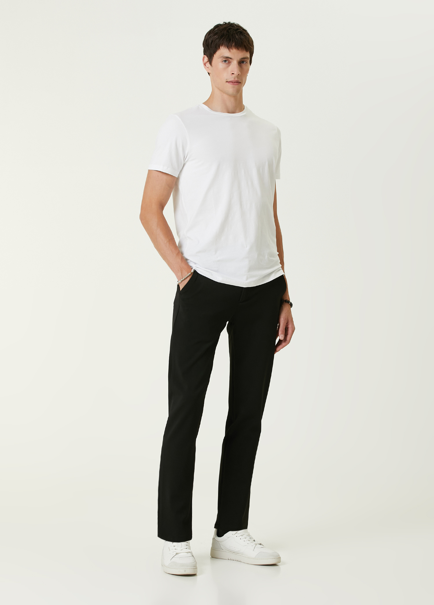 Beyaz Logo Detaylı Basic T-shirt_2