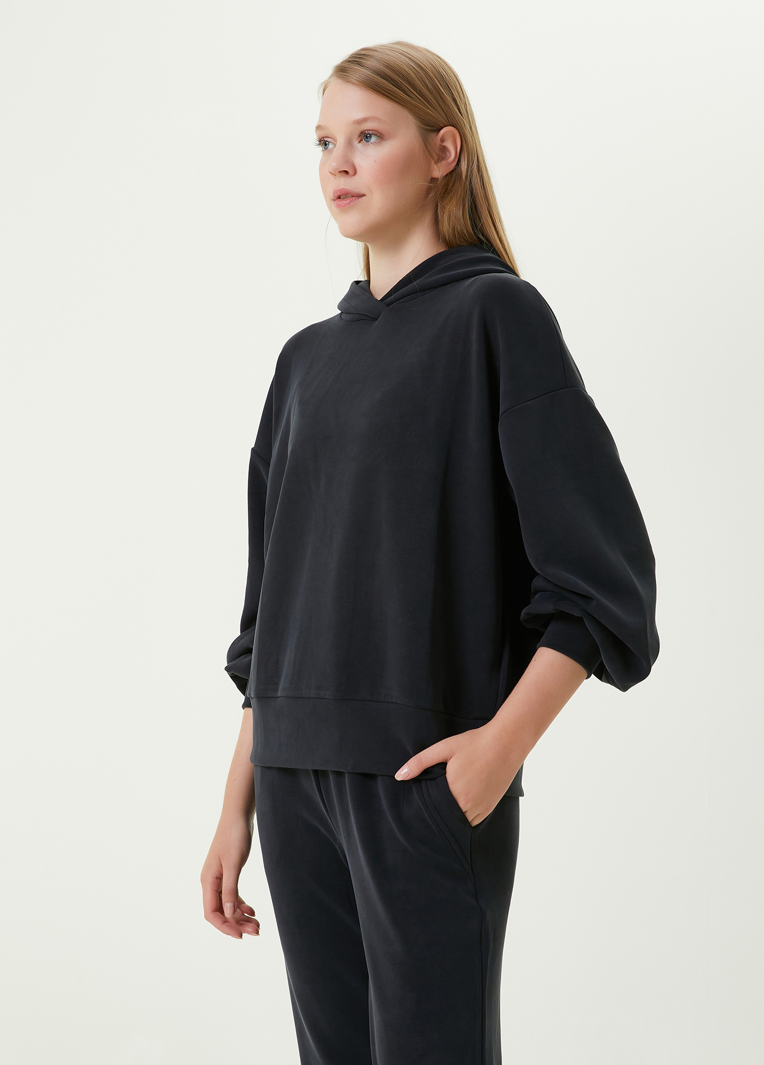 Siyah Kapüşonlu Sweatshirt_3