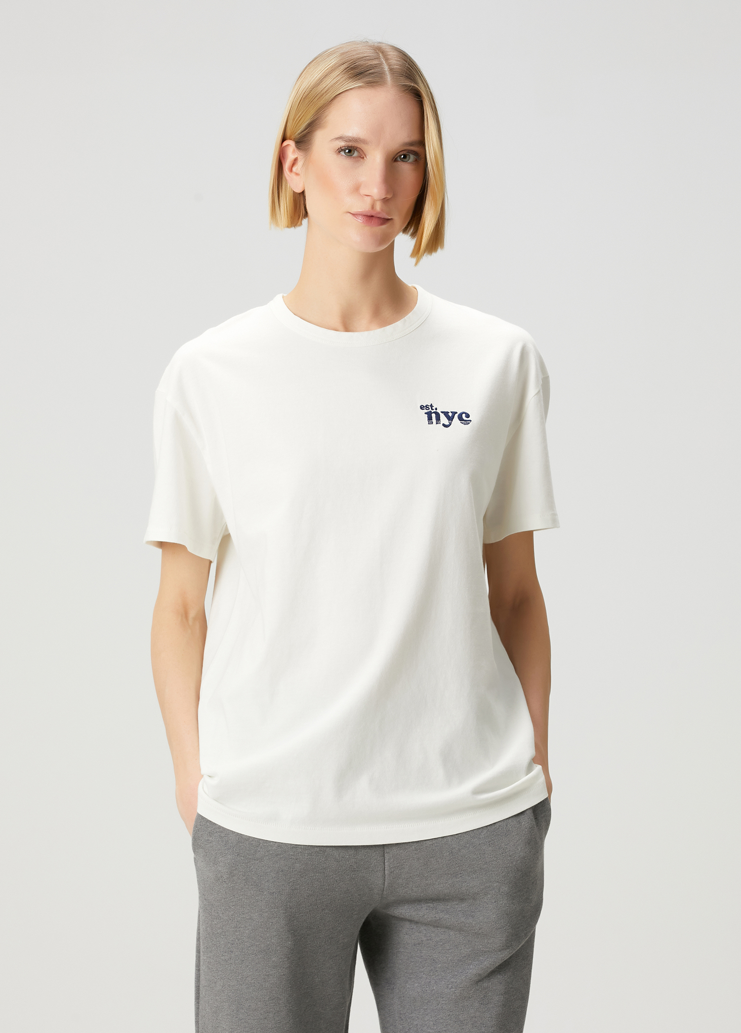 Est Nyc Boyfriend Krem T-shirt