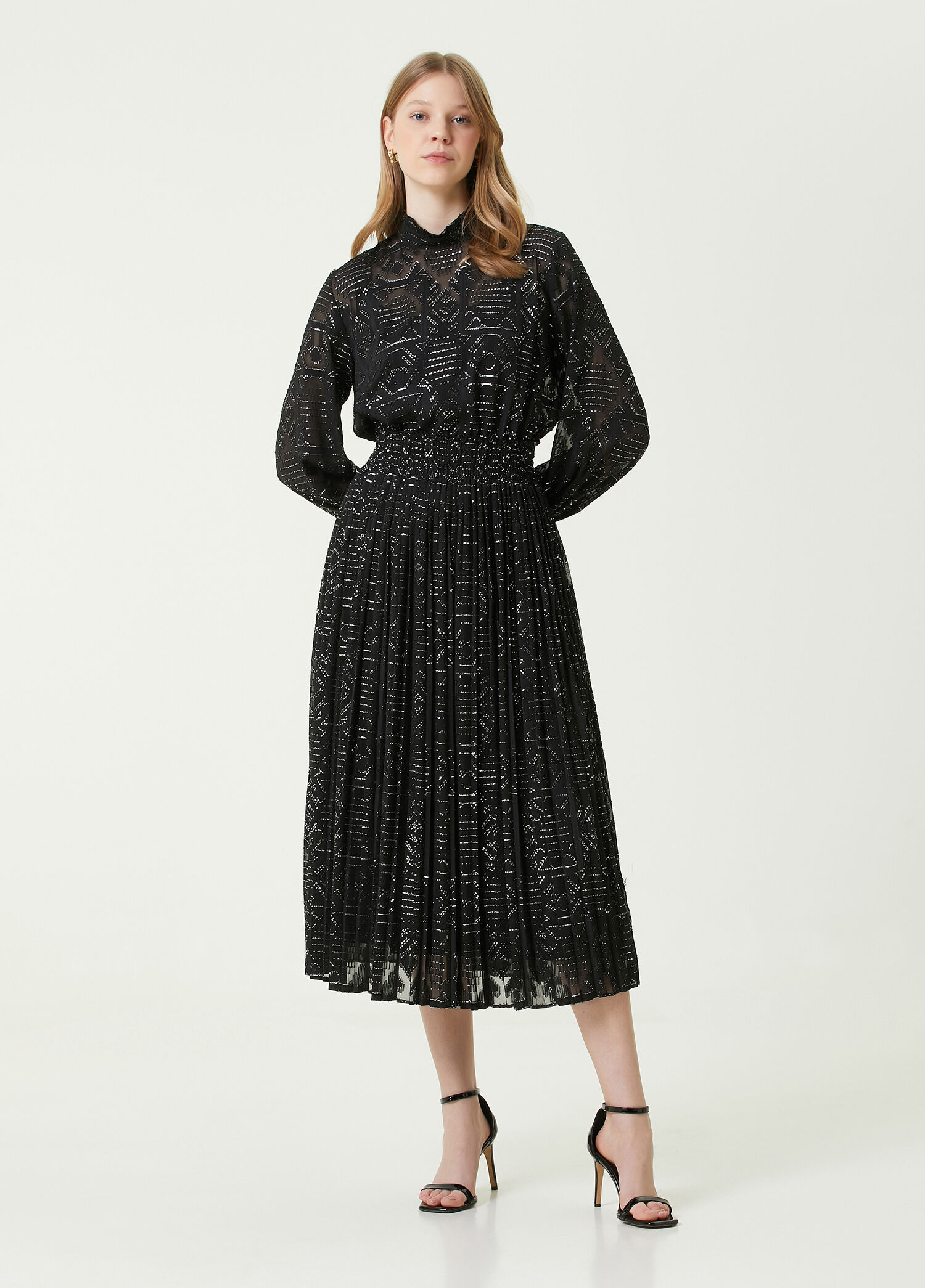 Siyah elbise takı kombinleri