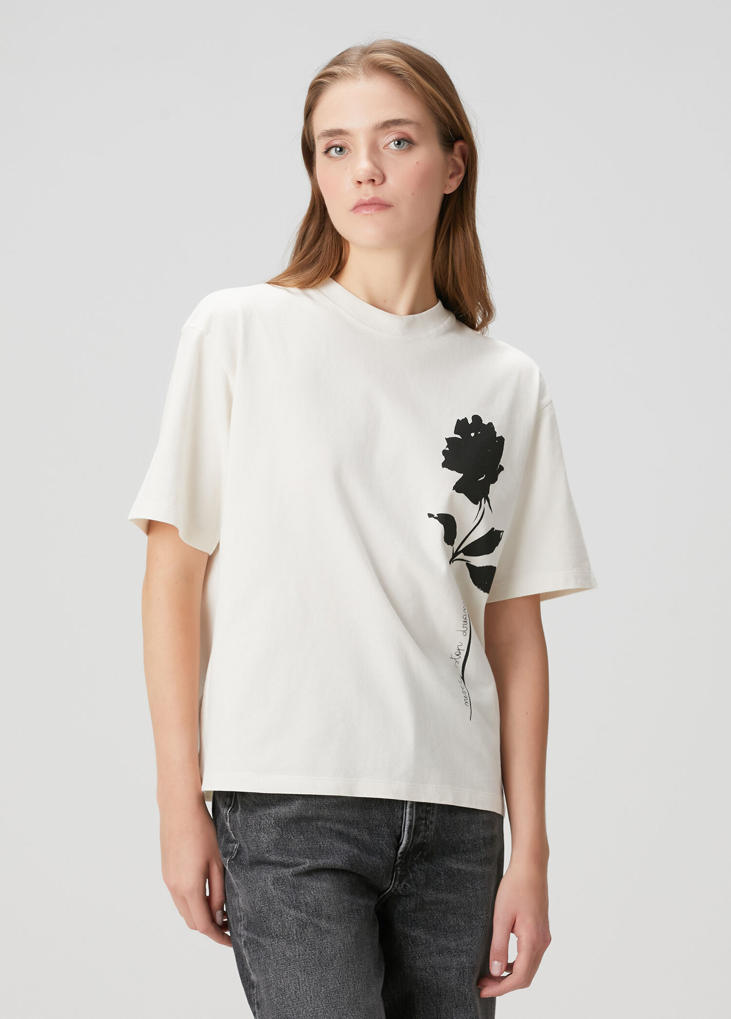Kırık Beyaz Gül Baskılı T-shirt