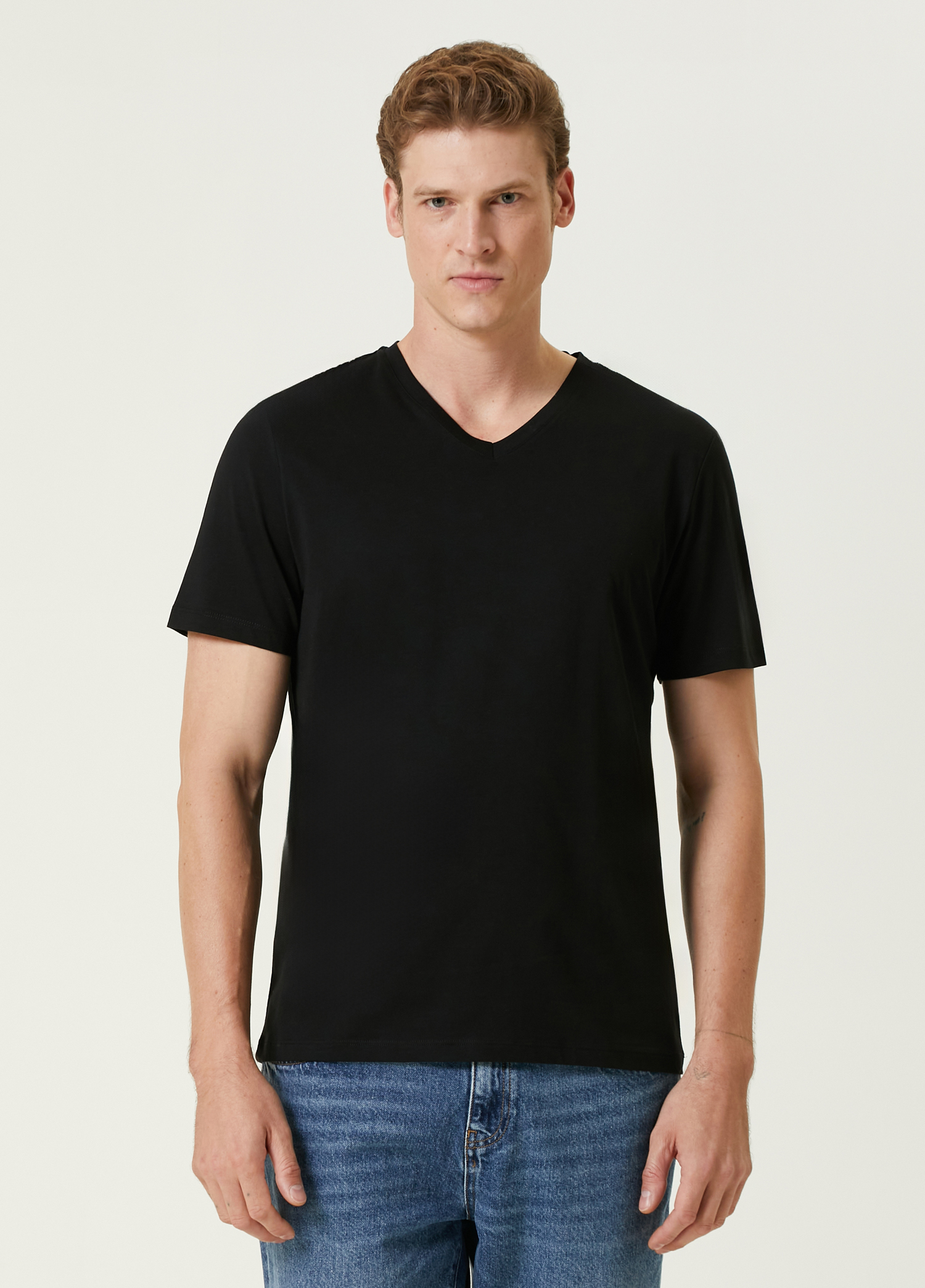 Siyah V Yaka Basic T-shirt