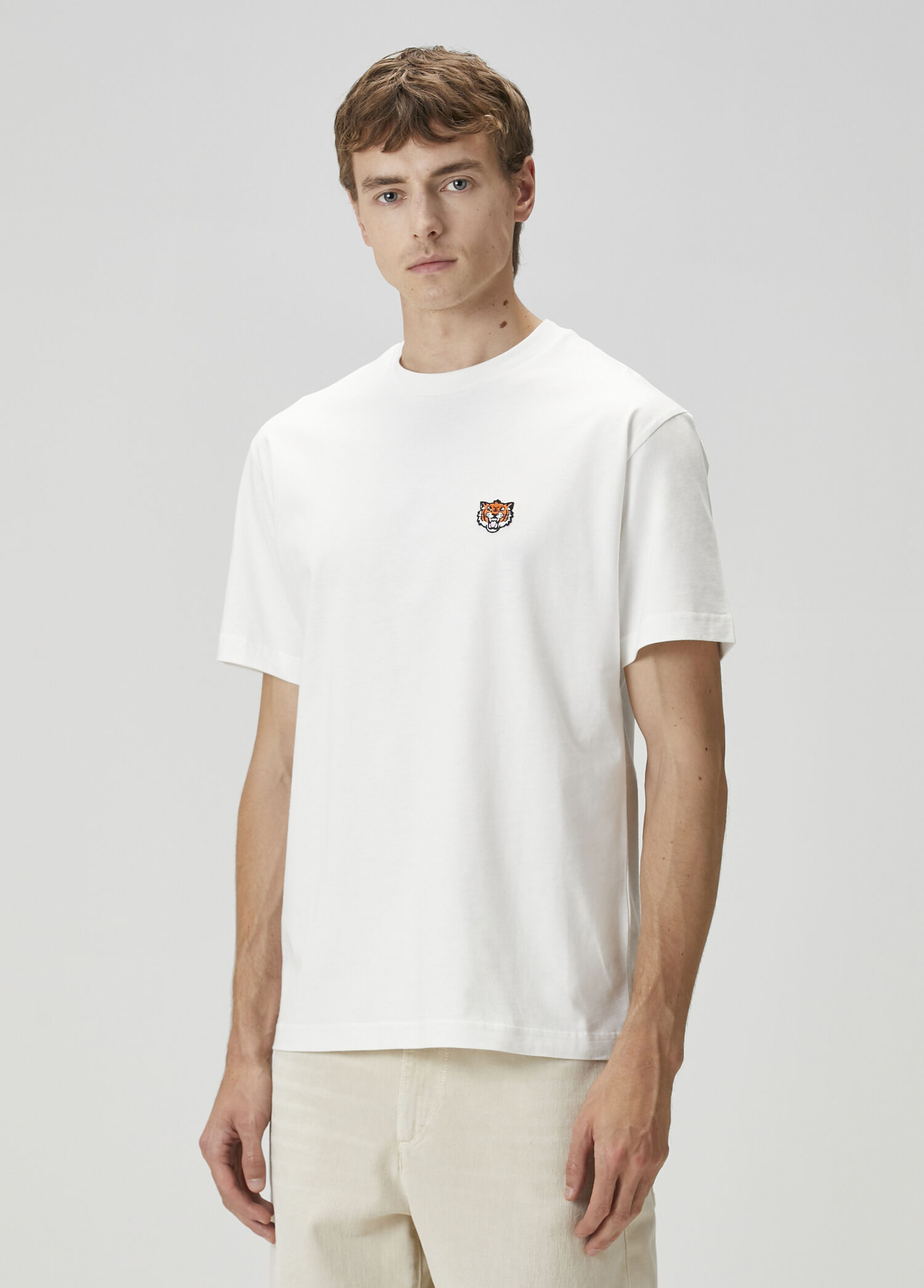 Kırık Beyaz Logo Detaylı T-shirt