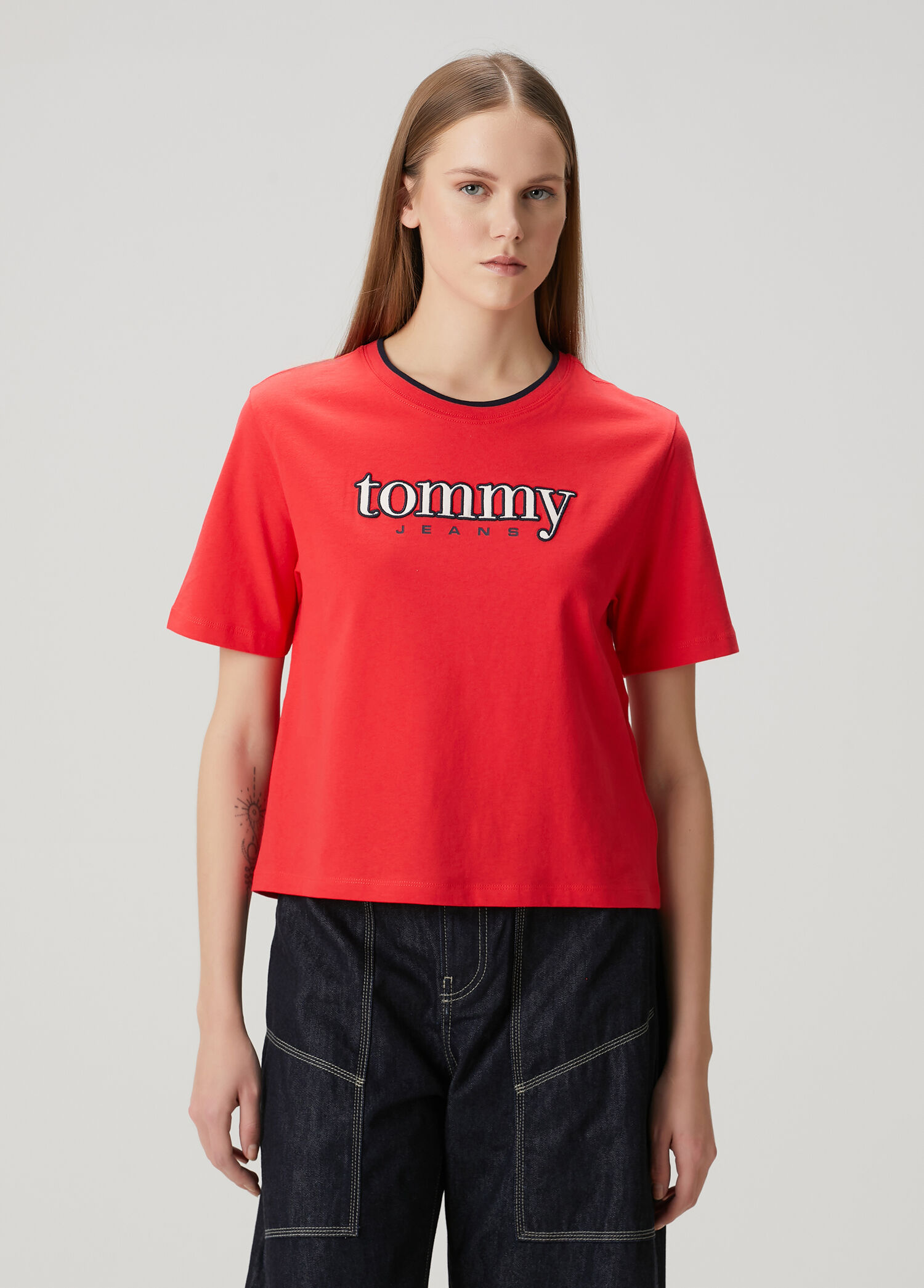Kırmızı Logo Detaylı T-shirt