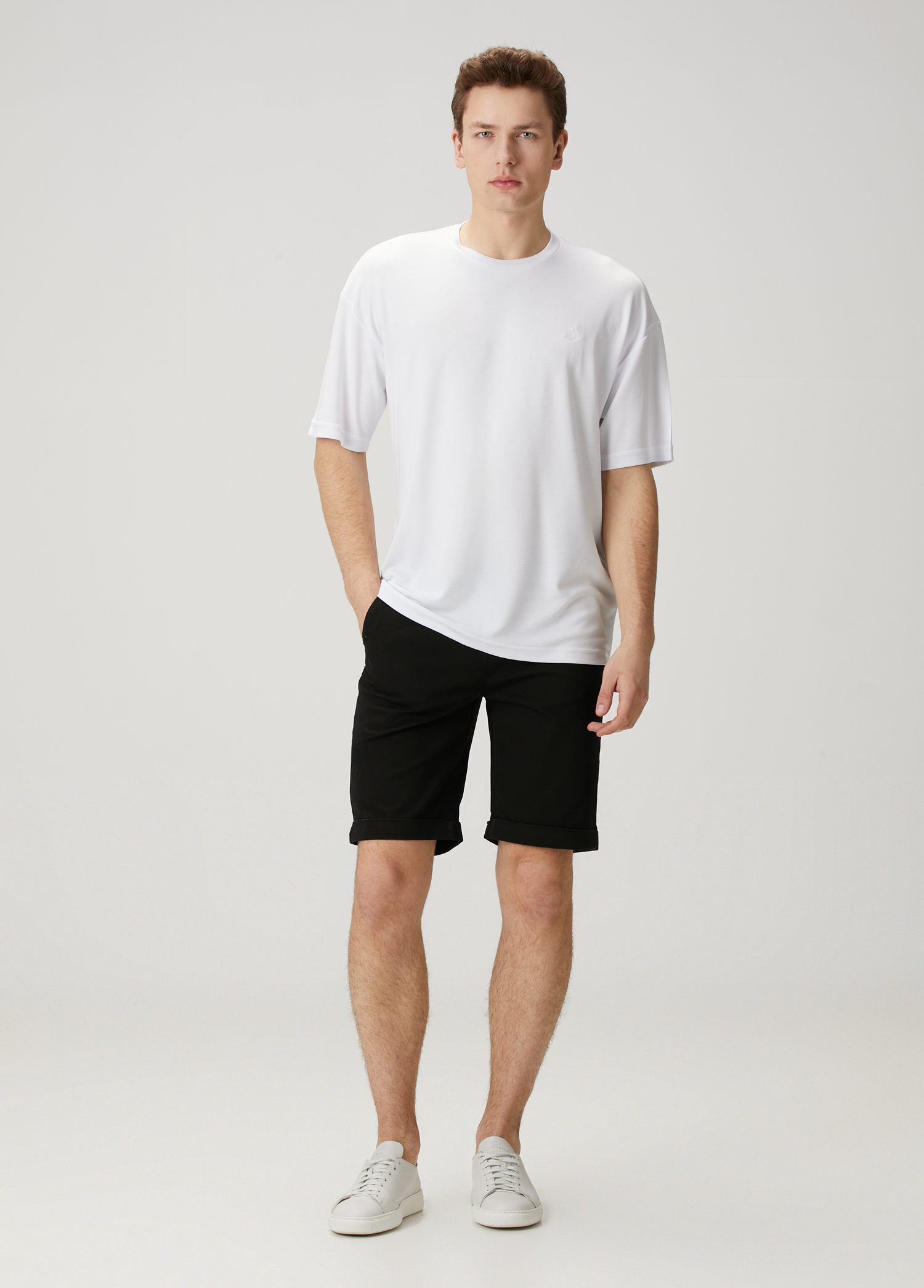 Slim Fit Siyah Şort