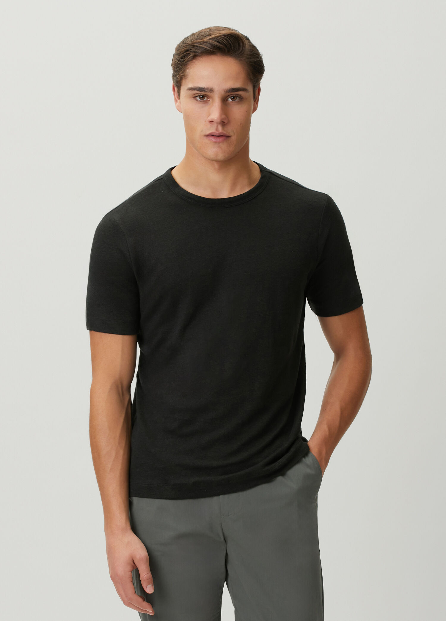 Regular Fit Roman Siyah Keten T-shirt