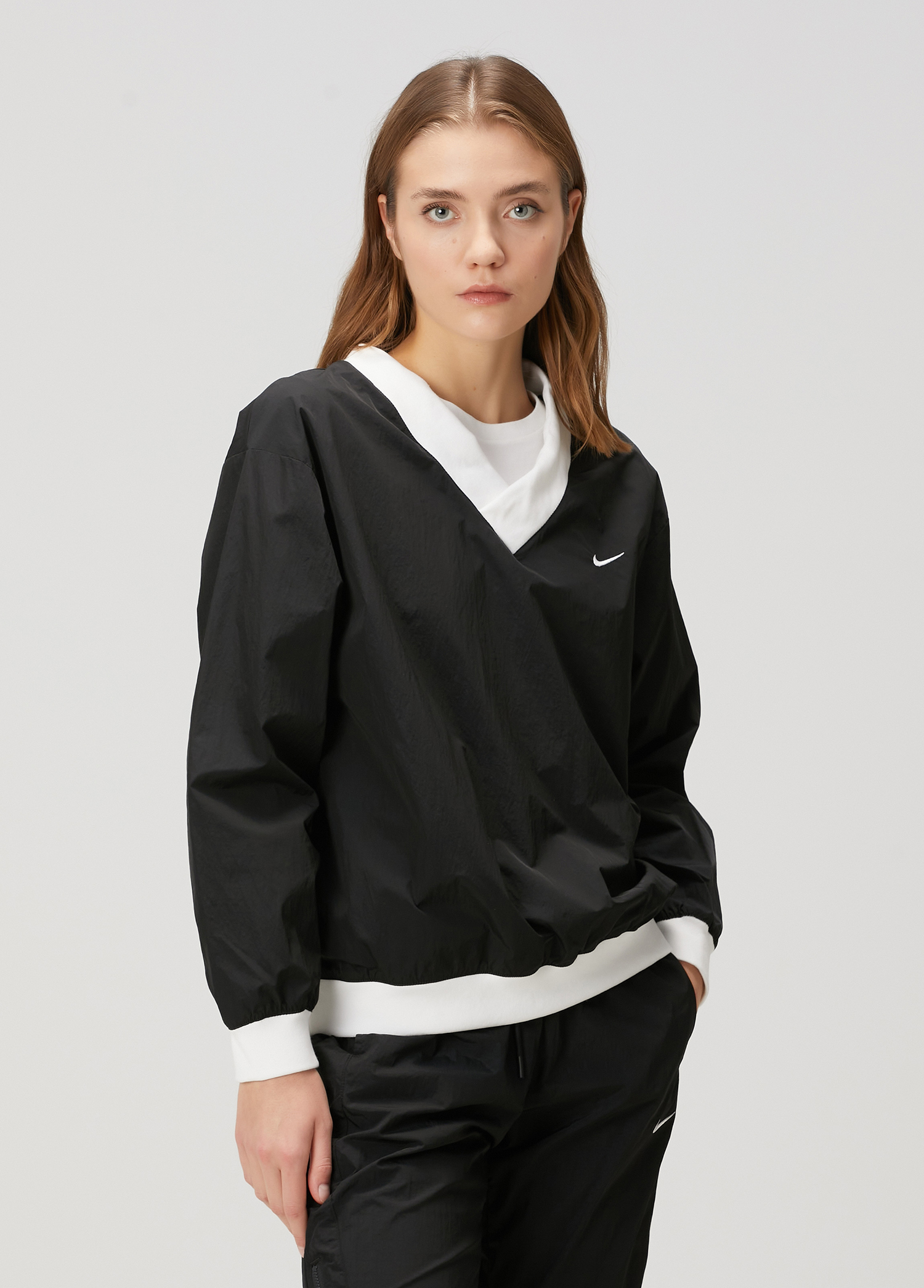 Essential Siyah Sweatshirt