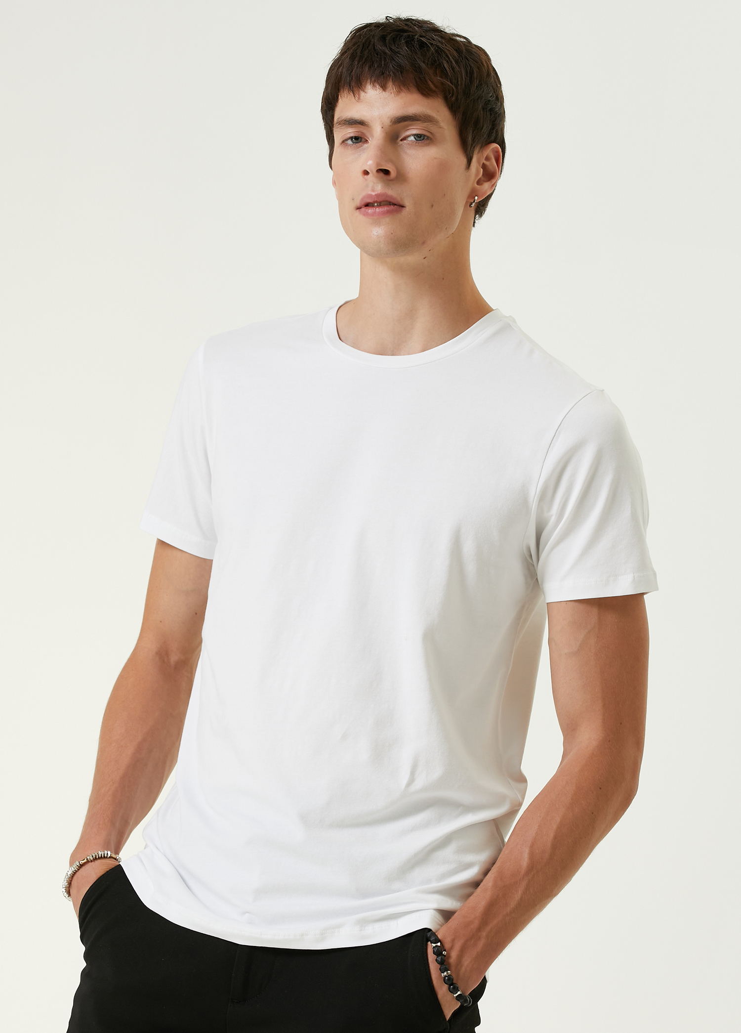 Beyaz Logo Detaylı Basic T-shirt_1