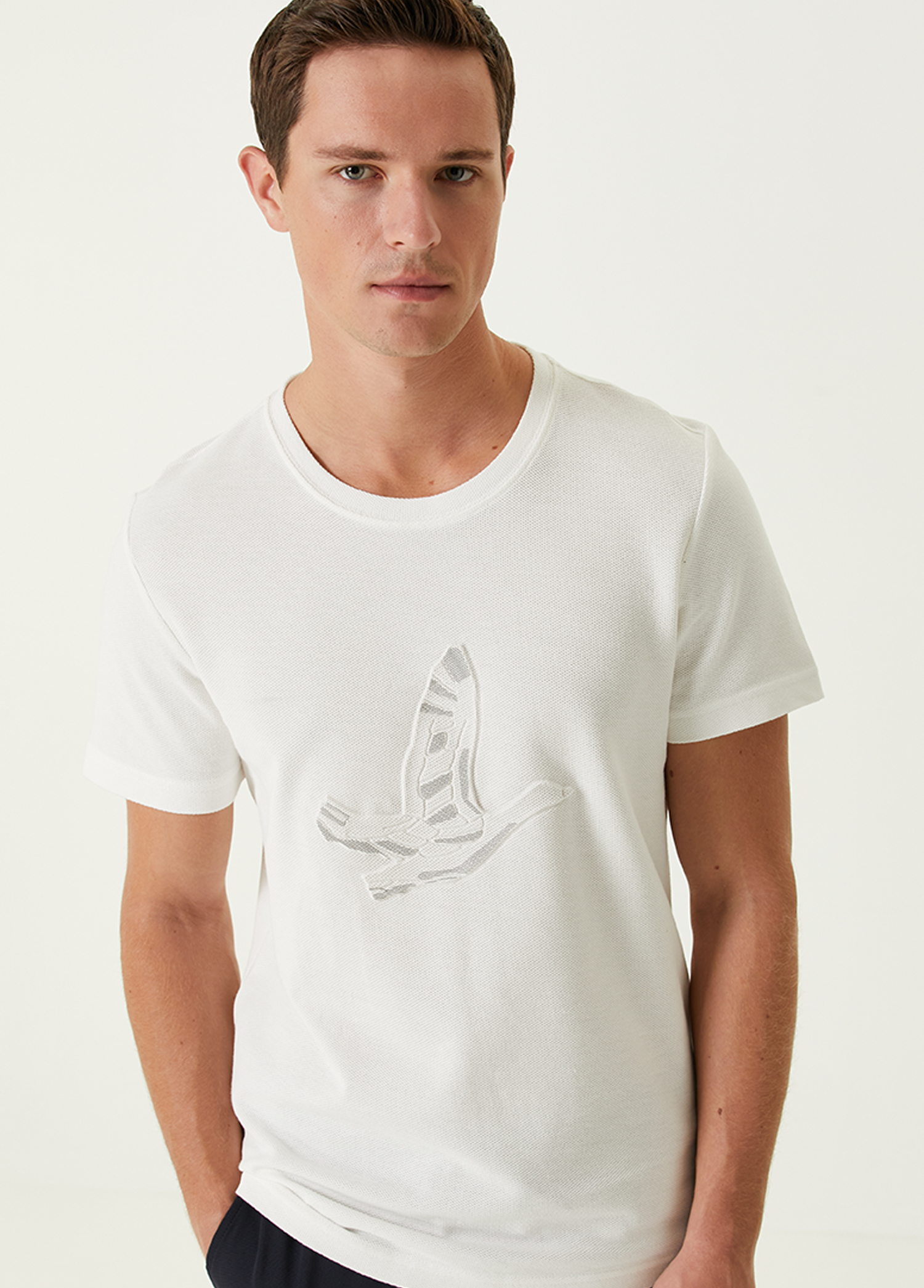 Beyaz Logo Baskılı Pike Dokulu T-shirt_1