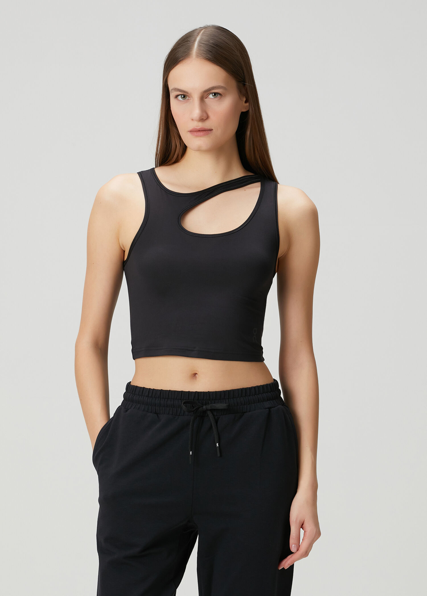 Studio Cut-Out Siyah Crop Atlet
