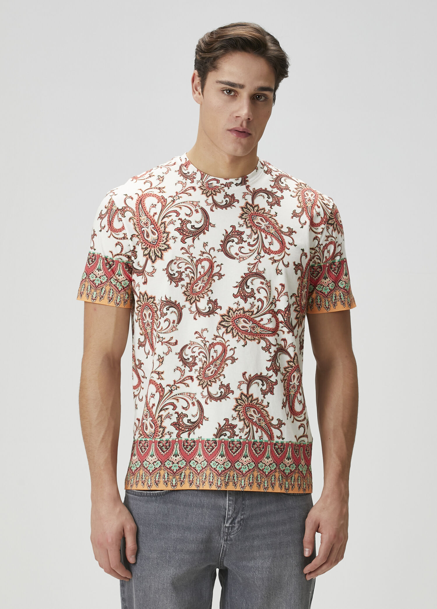 Çok Renkli Etnik Desenli T-shirt