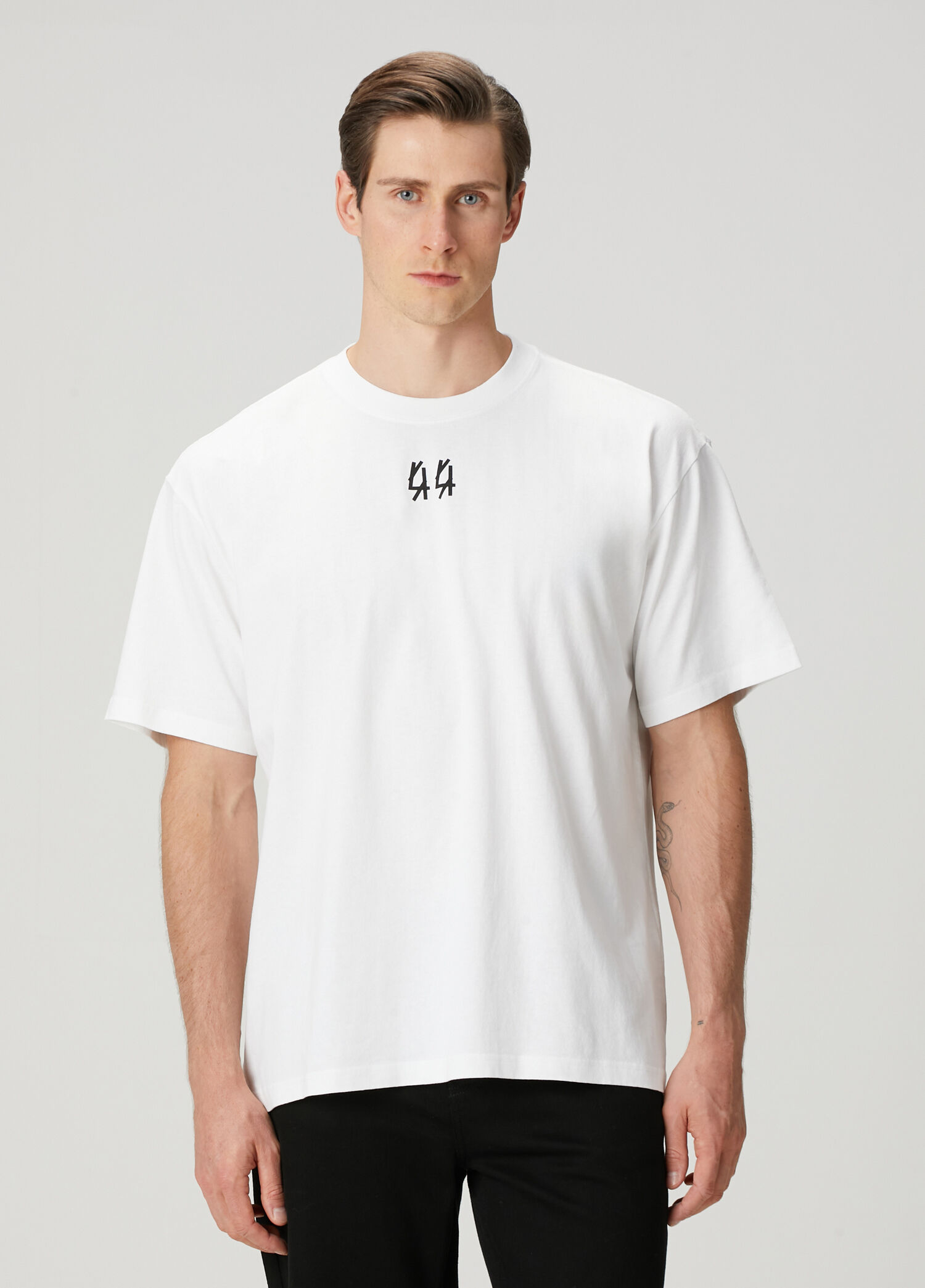 Kırık Beyaz Logo Baskılı T-shirt