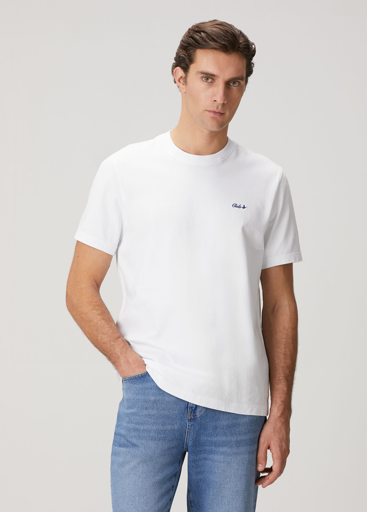 Beyaz Relax Fit Sırtı Kaz Nakışlı T-shirt