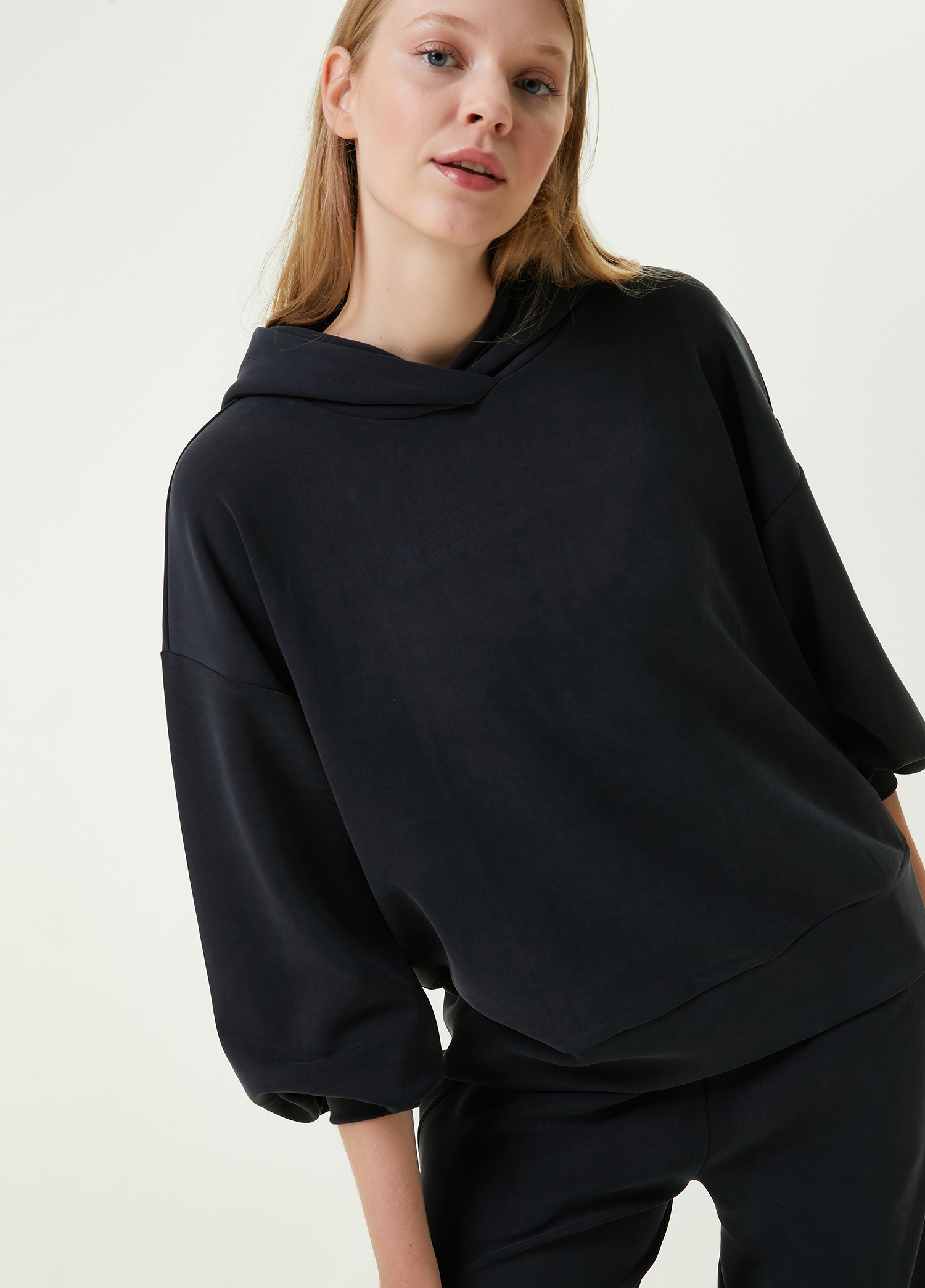 Siyah Kapüşonlu Sweatshirt_2