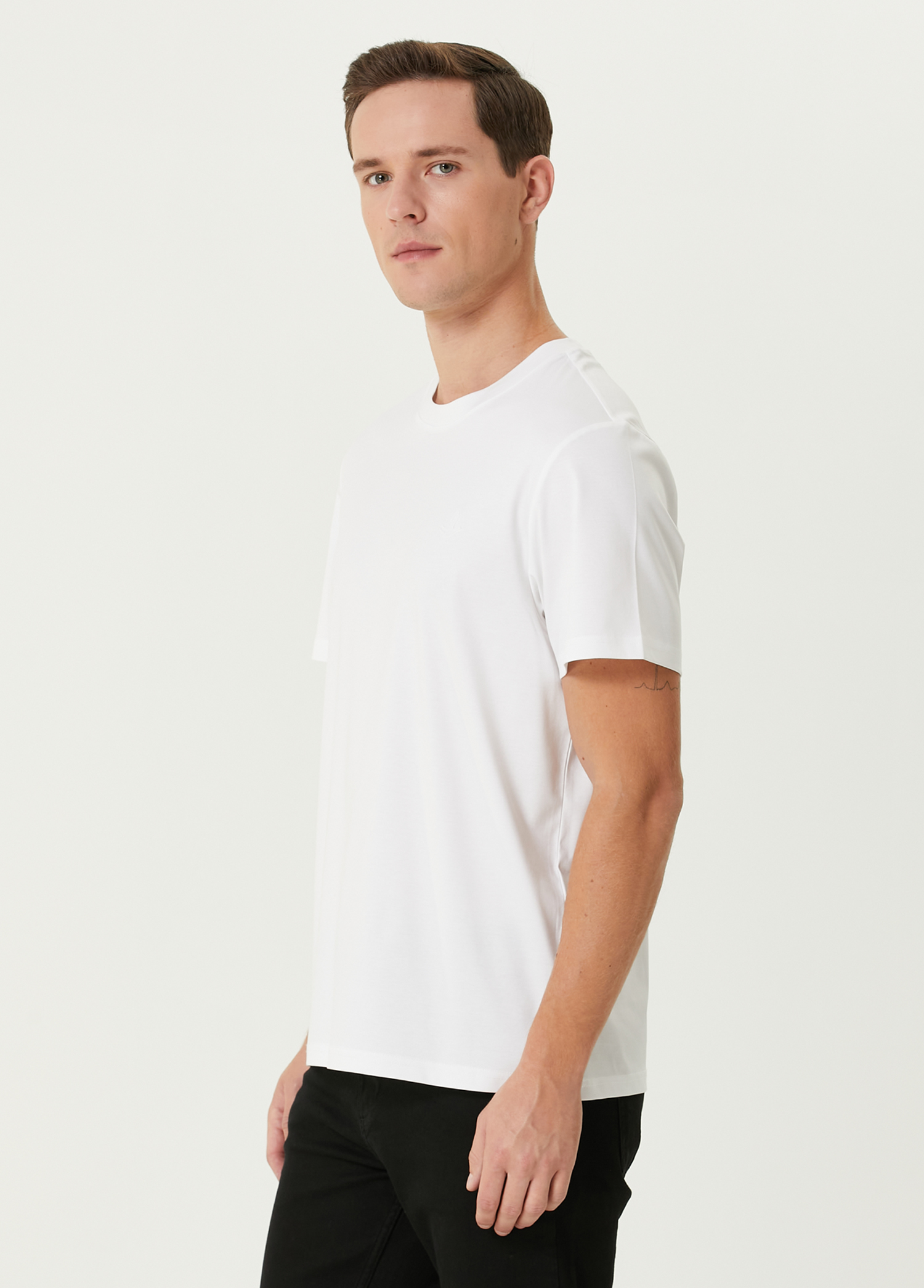 Beyaz Basic T-shirt_3