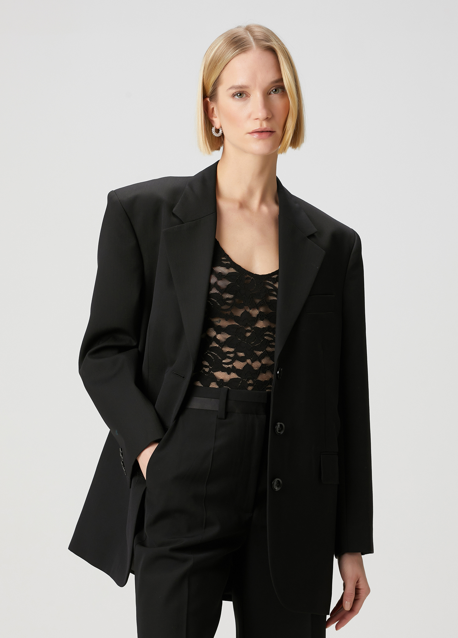 Sara Siyah Blazer