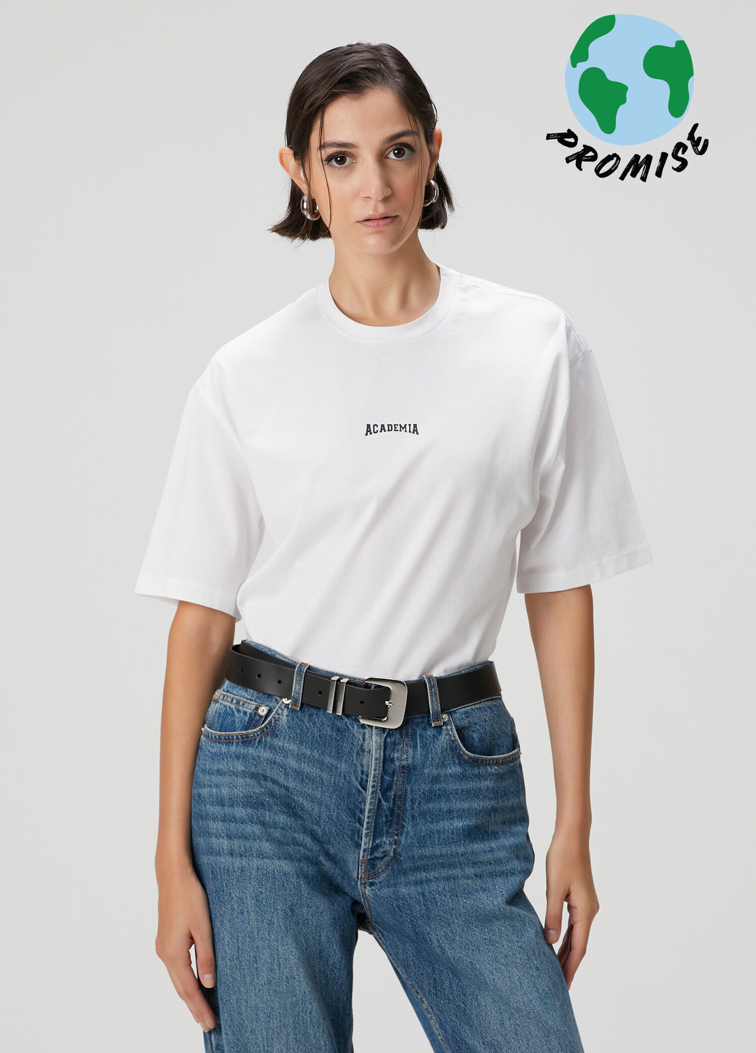 Beyaz Bisiklet Yaka Logolu T-shirt