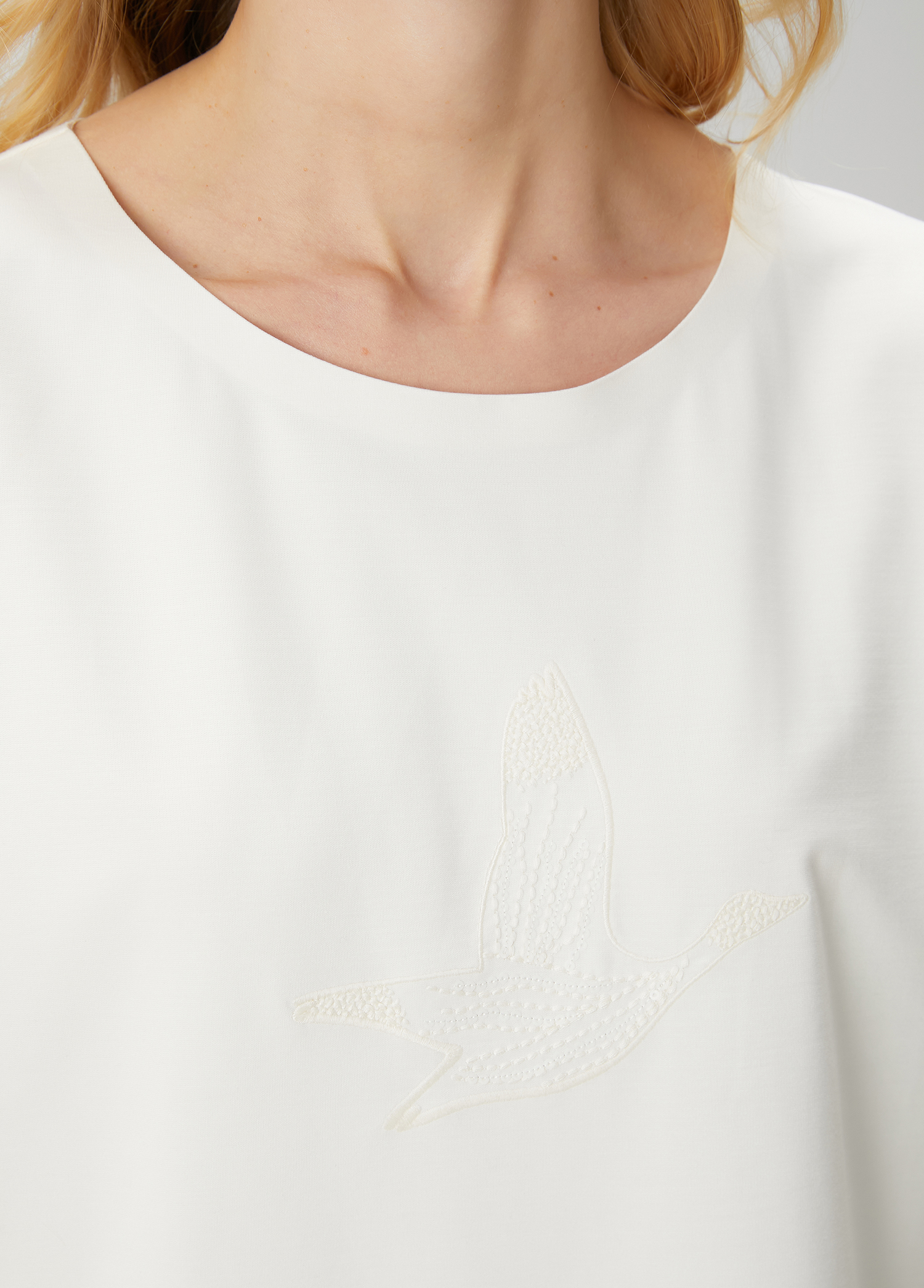 Kırık Beyaz Logo Nakışlı T-shirt_5