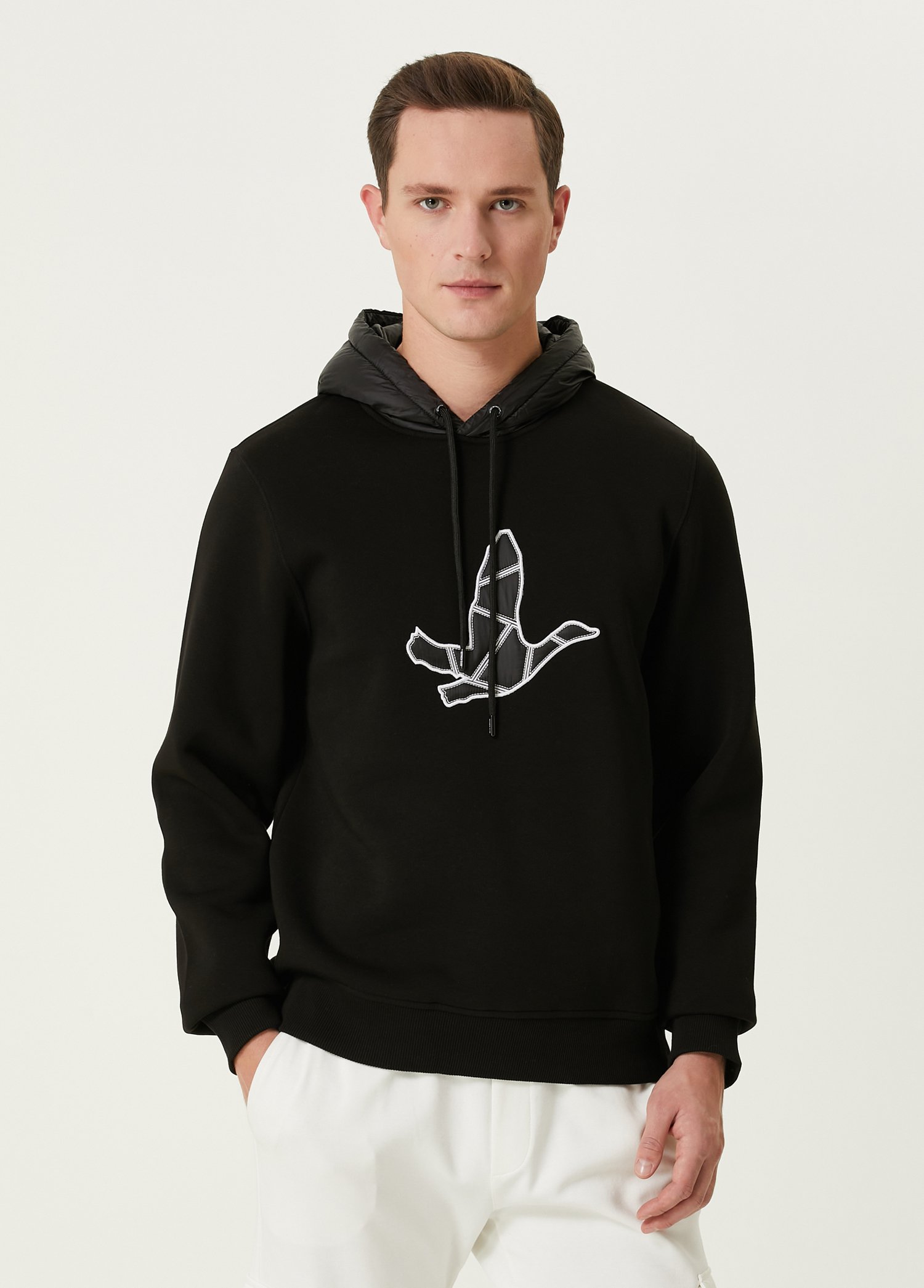 Siyah Kapüşonlu Kaz Nakışlı Sweatshirt