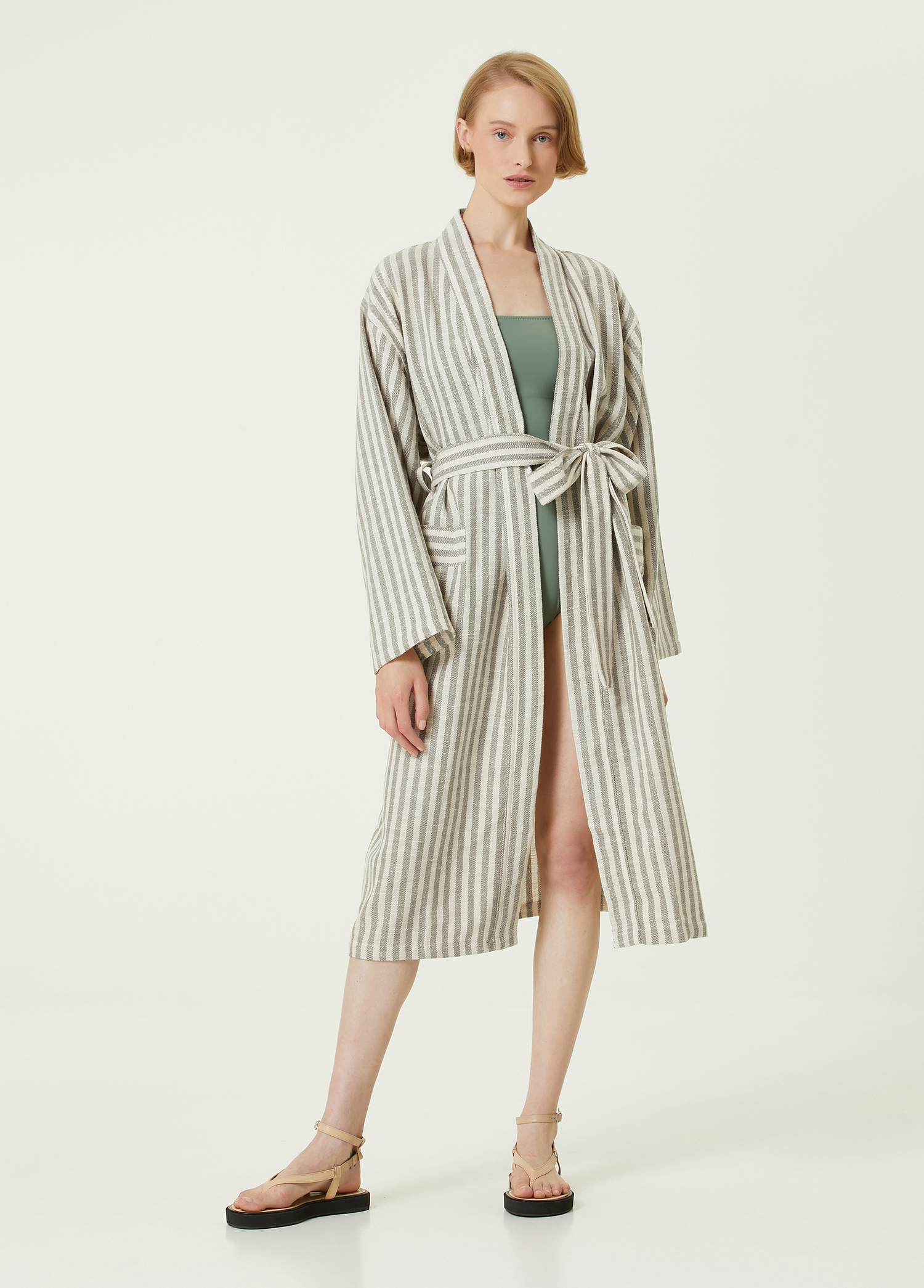 Beymen Gri Çizgili Keten Kaftan. 1 Beymen Gri Çizgili Keten Kaftan. 1