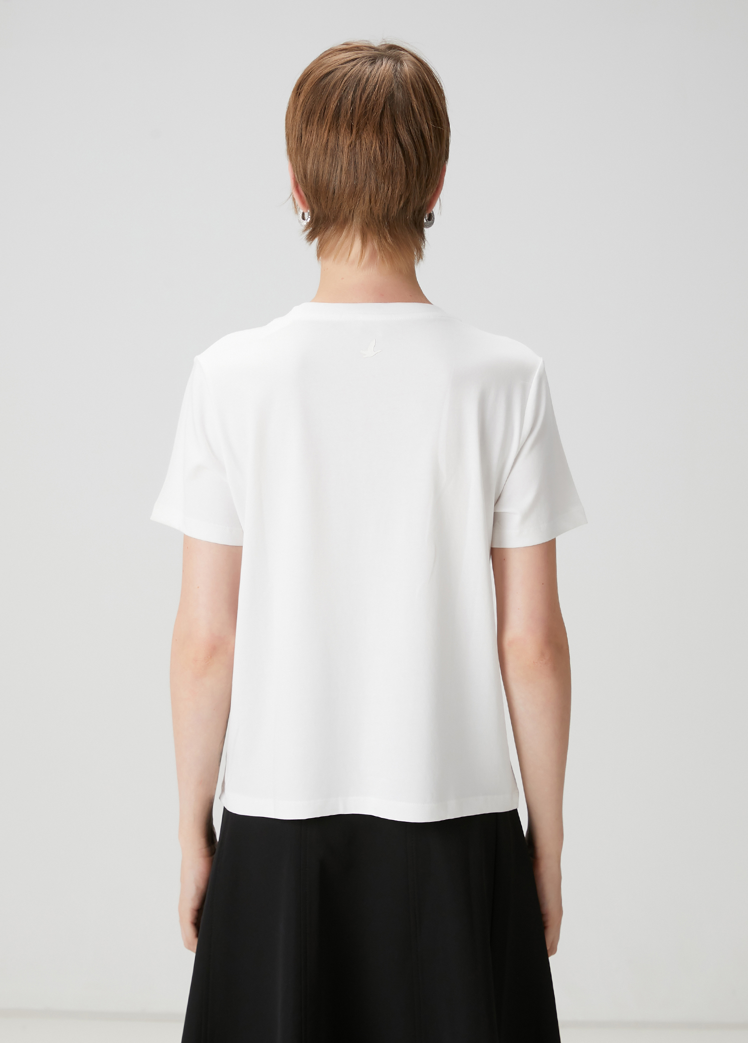 Beyaz V Yaka T-shirt_3